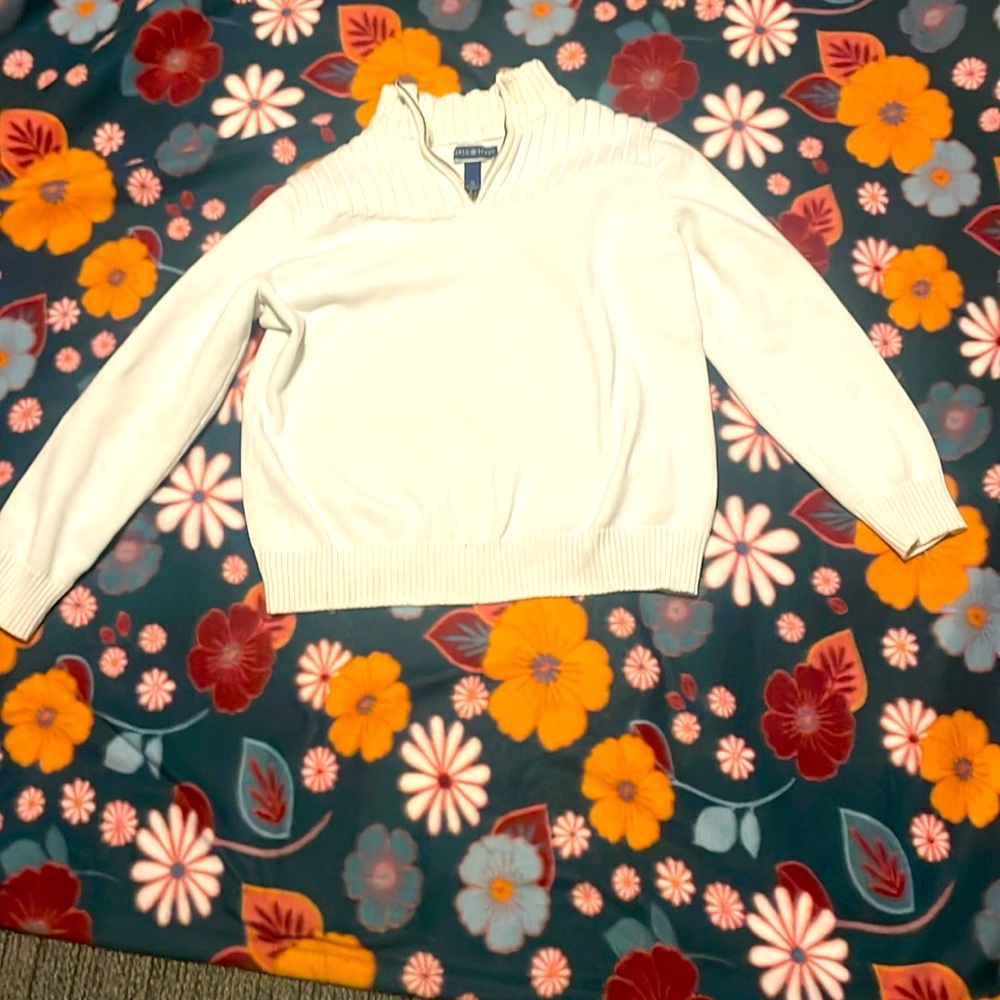 Pull over sweater brand is Karen Scott size is XL color cream white long sleeve
